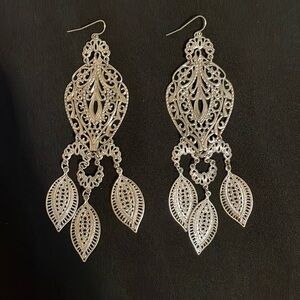 Silver, lightweight earrings 🤍